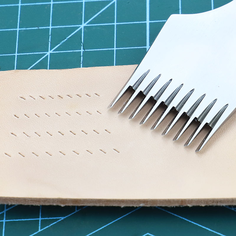 NEUER hochwertiger Leder-Stanz – Leatherwork In French Bewertung und Preis