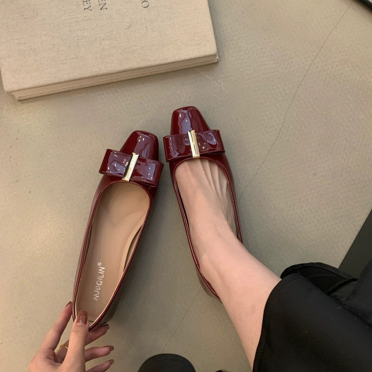 Quadratische Schleifen-Slipper – Leatherwork In French Bewertung und Preis